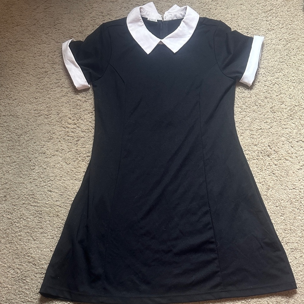 WEDNESDAY ADAMS  XL BLACK Dress WHITE Collar/Sleeves